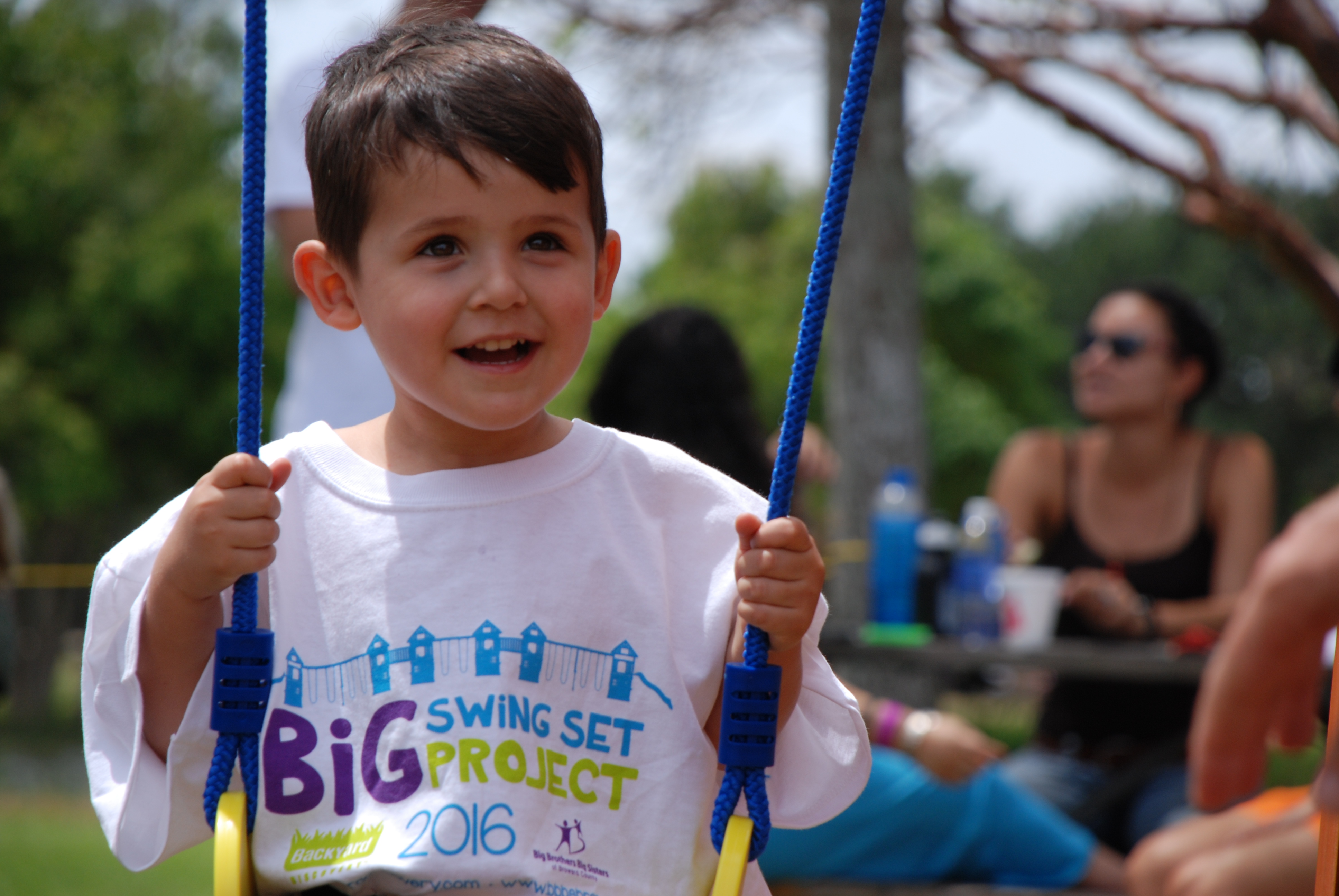 Backyard Discovery Breaks Guinness World Record for “Longest Swing Set